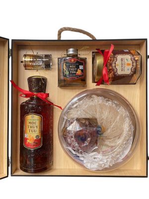 1 bottle of Moc Thuy Tuu Cordyceps Liquor 625ml, 1 bottle of Moc Thuy Tuu Cordyceps Korean Ginseng Liquor 100ml, 1 box of Bird's Nest 70gr, 1 jar of freeze-dried Cordyceps 15gr, 1 jar of red dates/ goji berries 50gr