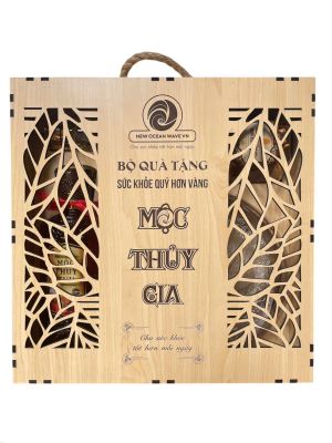 1 bottle of Moc Thuy Tuu Cordyceps Liquor 625ml, 1 bottle of Moc Thuy Tuu Cordyceps Korean Ginseng Liquor 100ml, 1 box of Bird's Nest 70gr, 1 jar of freeze-dried Cordyceps 15gr, 1 jar of red dates/ goji berries 50gr